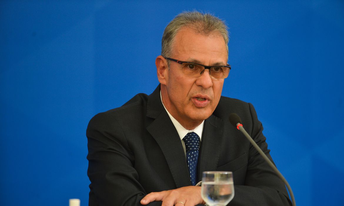 Ministro diz que governo não trabalha com hipótese de racionamento