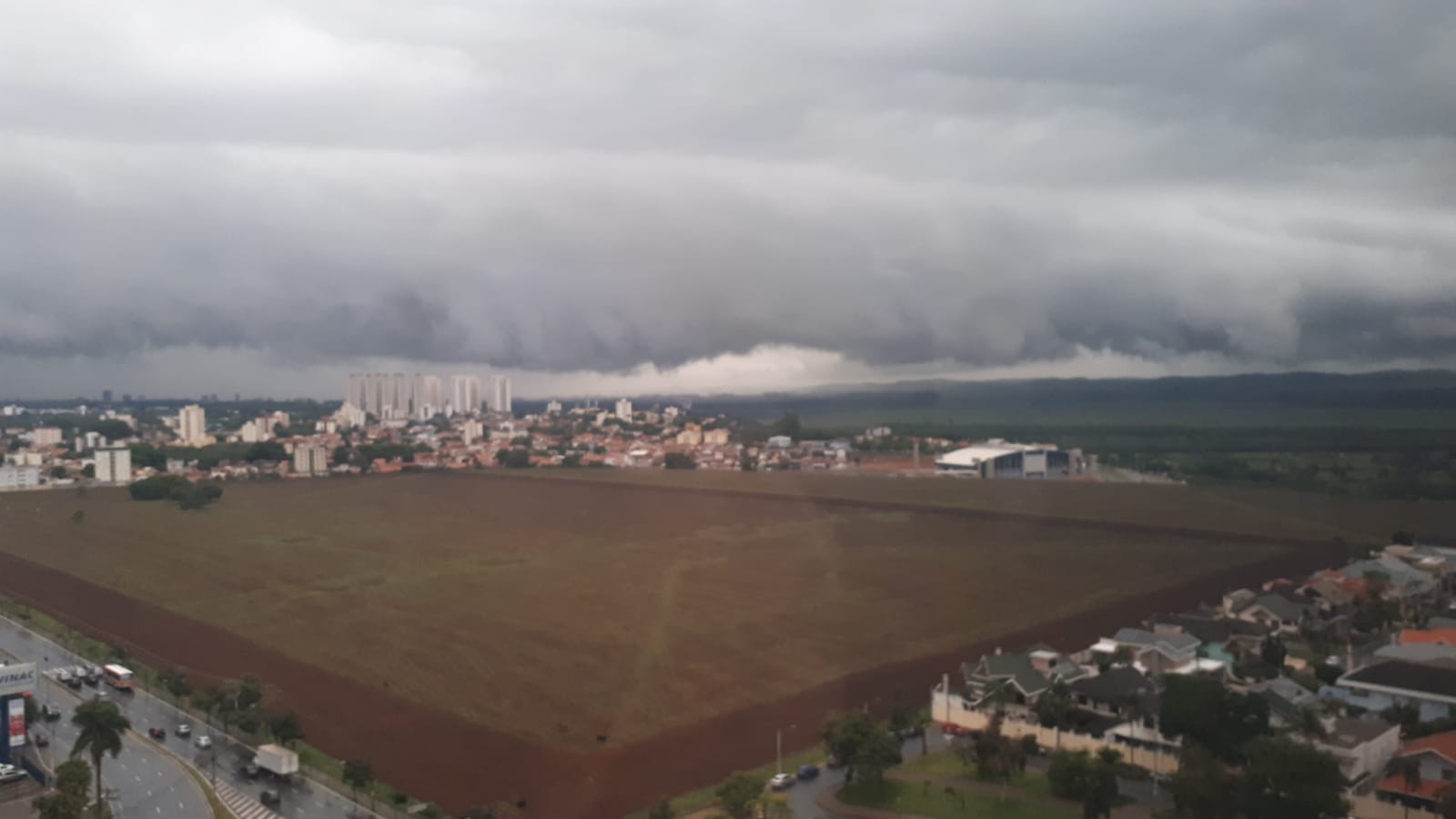 Vale do Paraíba recebe alerta de chuva com ventos de até 100km/h, diz Inmet