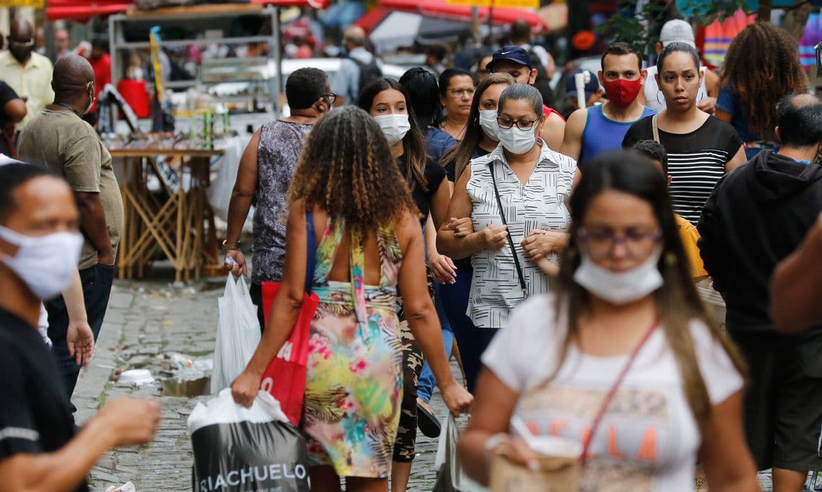 Covid-19: país tem 21,8 milhões de casos e 609,3 mil mortes
