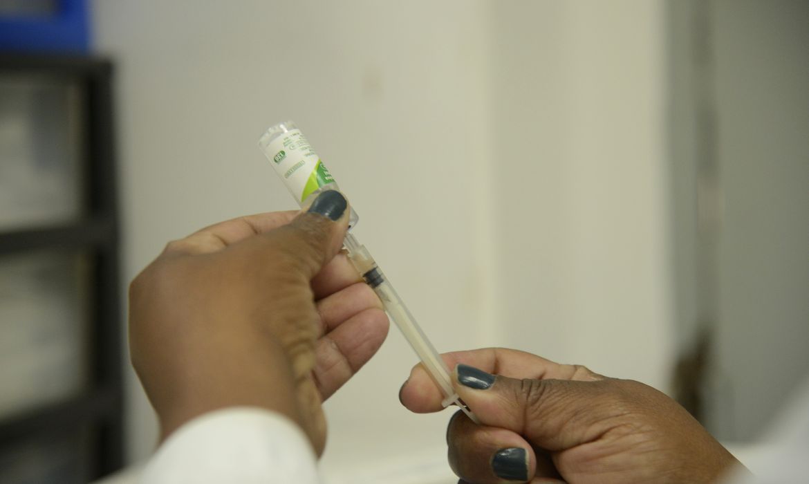 Brasil registra mais de 610 mil mortes por Covid-19