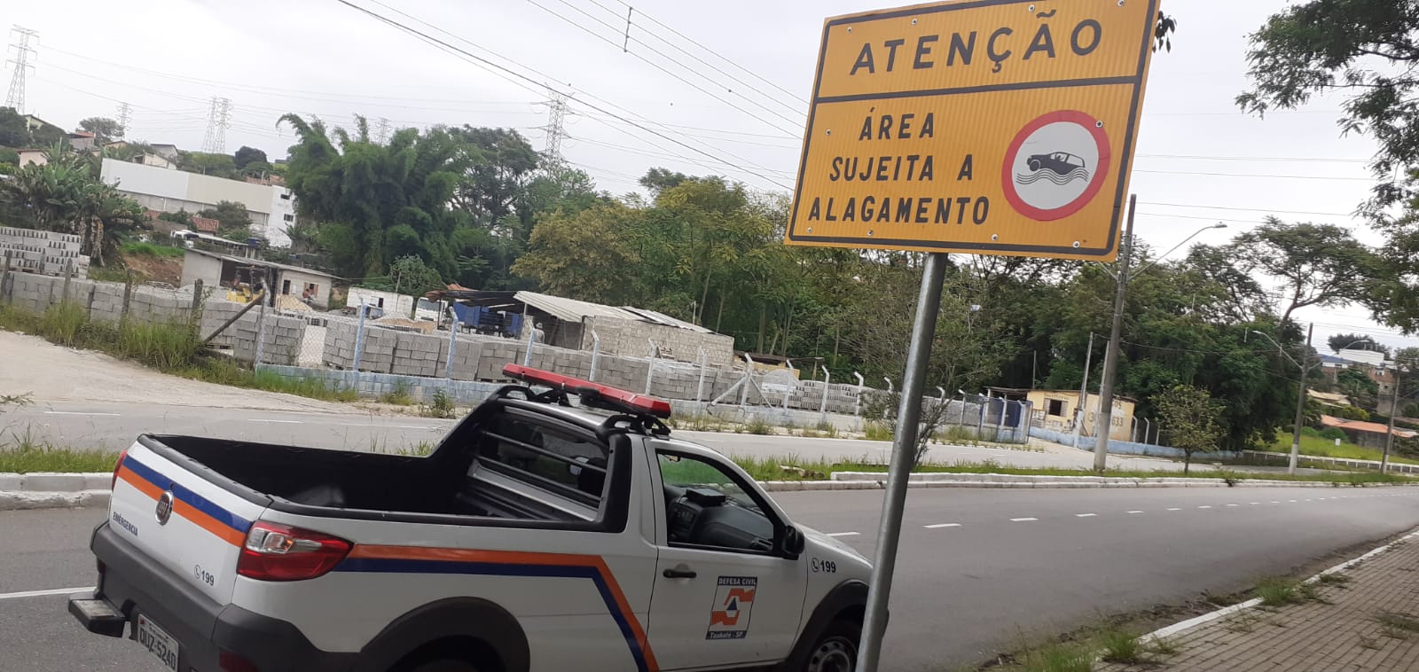 Taubaté instala placas que alertam sobre áreas de alagamentos